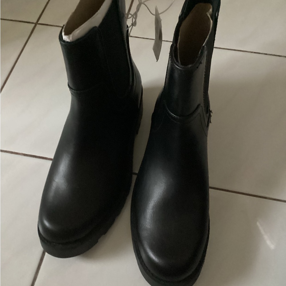 Old Navy Women's Black Winter Boots